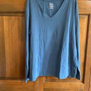 Women's Long Sleeve V-Neck Tee - Blue